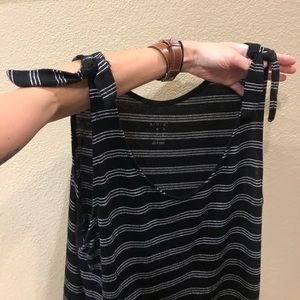 Comfy and cute black top!